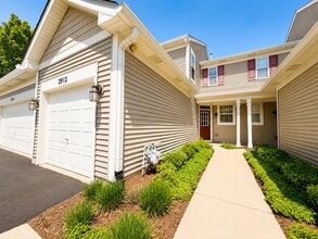 Building Photo - 2912 White Thorn Cir