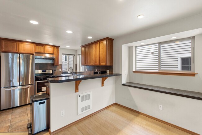 Building Photo - 12314 33rd Ave NE