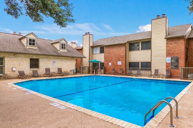 Building Photo - 701 W Longspur Blvd