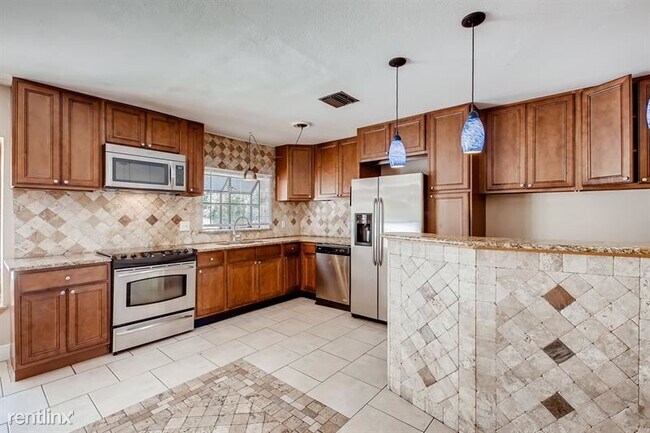 Foto del edificio - 4 br, 3 bath House - 2640 Sand Lake Road UNIT