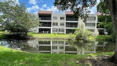 Building Photo - 100 Lakeview Dr