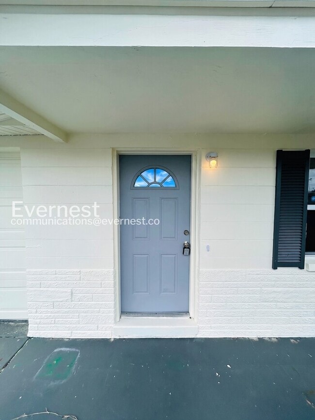 Building Photo - 3749 Beechwood Dr