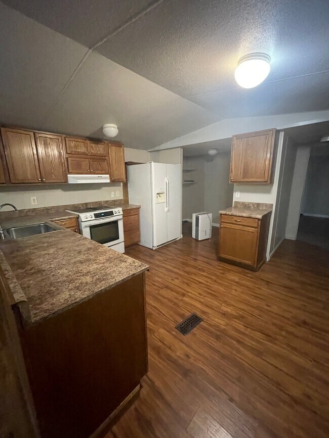 Foto del edificio - 574 Peach Orchard Rd