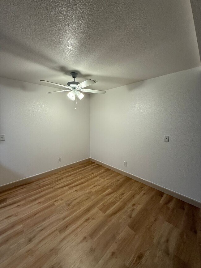 Foto del edificio - Gated Community with easy west bound 80 access