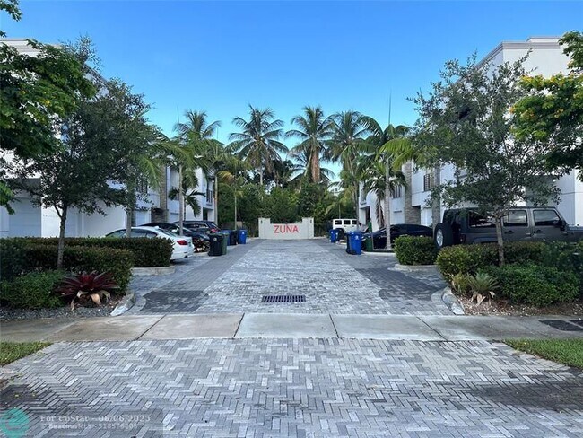 Foto del edificio - 821 NE 17th Ave