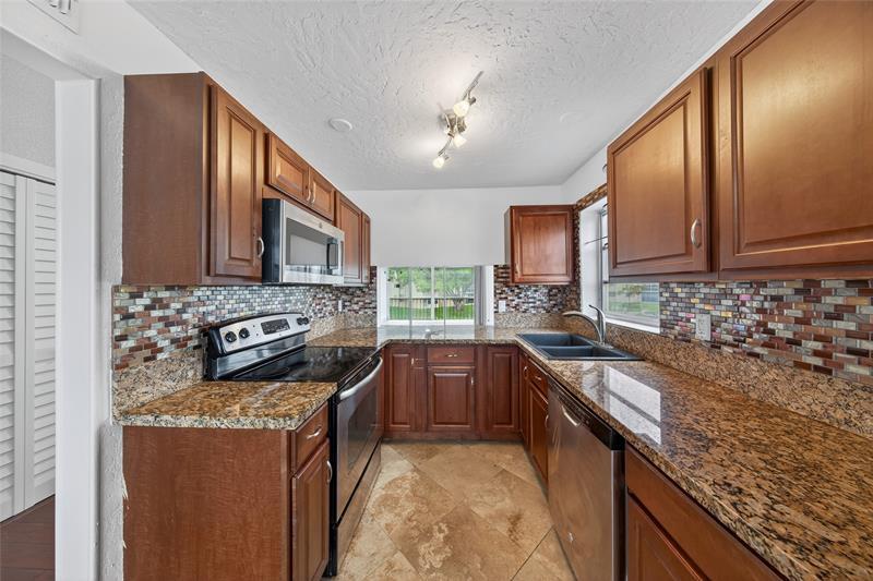 Foto principal - 6070 NW 64th Ave