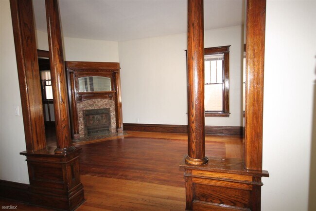 Building Photo - 3 br, 2.5 bath House - 828 W Walnut St