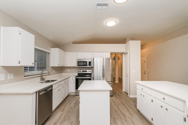 Foto del edificio - 5660 Paddock Trail Dr