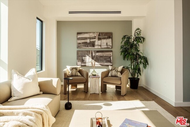 Foto del edificio - 2822 1/2 Avenel St