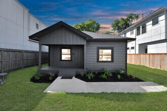 Building Photo - 1507 Laird St