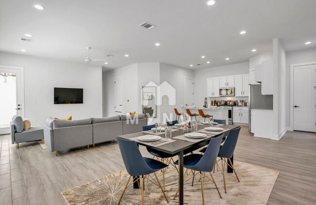 Building Photo - 6410 Auburn Dr Unit A