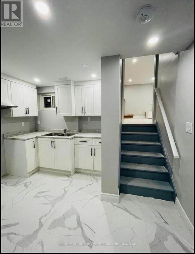 Building Photo - 36 Winterfold Dr