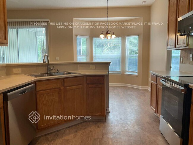 Foto del edificio - 204 Hidden Lake Dr