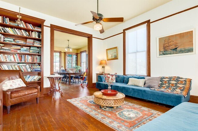 Foto del edificio - 1702 Sealy Ave