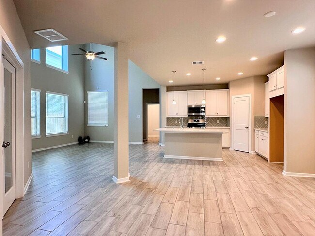 Foto del edificio - 7015 House Wren Ct