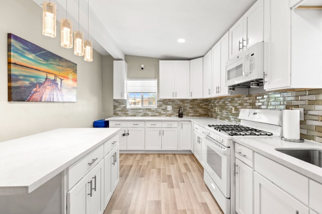 Foto del edificio - 2417 E Wilson Ave