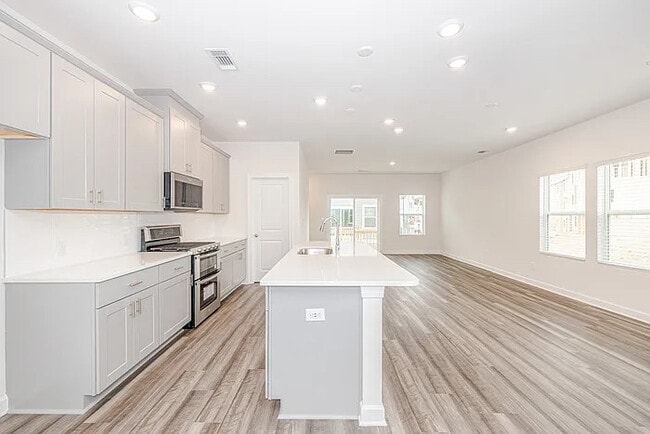 Building Photo - Room in Townhome on Bryce Ave