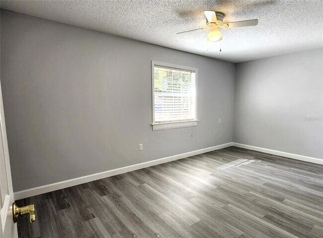 Foto del edificio - 2617 Pine Tree Dr
