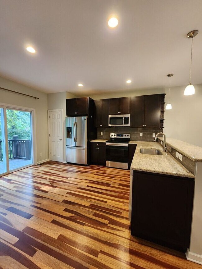Building Photo - Asheville Rental!