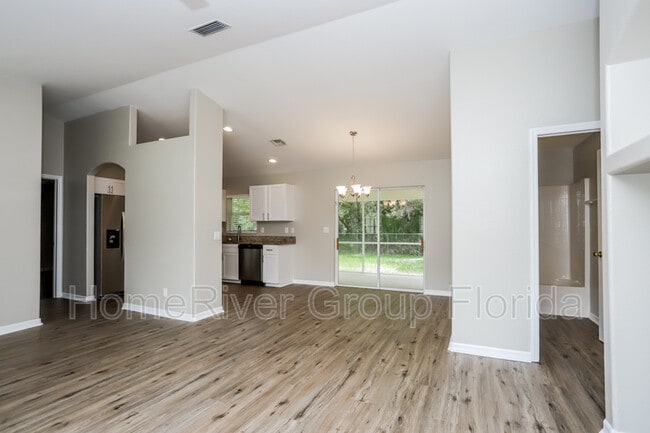 Building Photo - 2550 Comet Ln