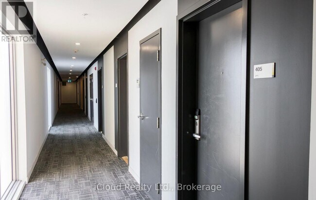 Photo du bâtiment - 1800 Simcoe St N