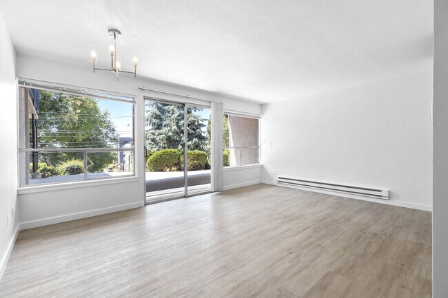 Foto del edificio - 1330 12th Ave S