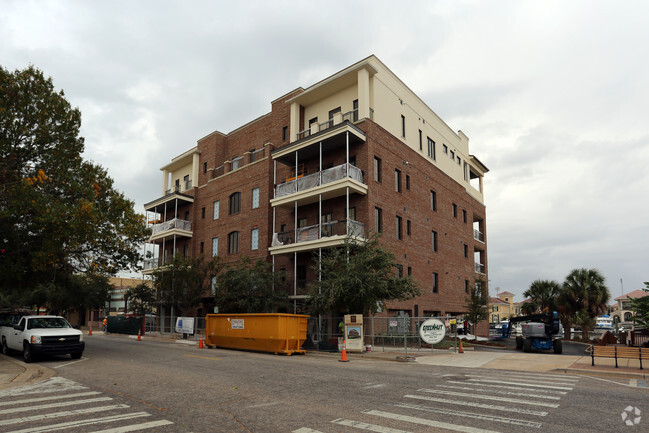 Building Photo - 701 S Palafox St