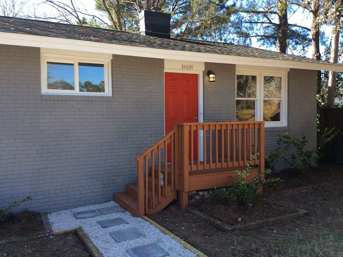 Primary Photo - Coming Soon! Charming 2Bed/1Bath Triplex i...