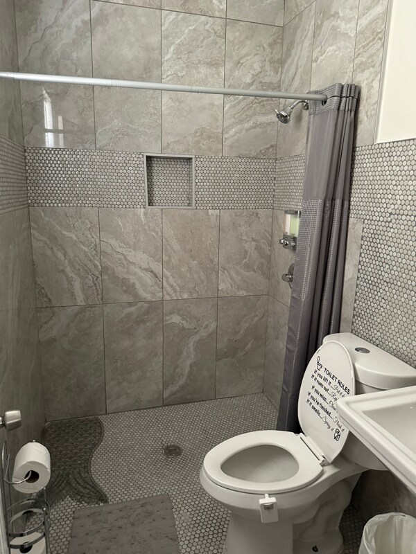 Foto del edificio - 348 W 10th St