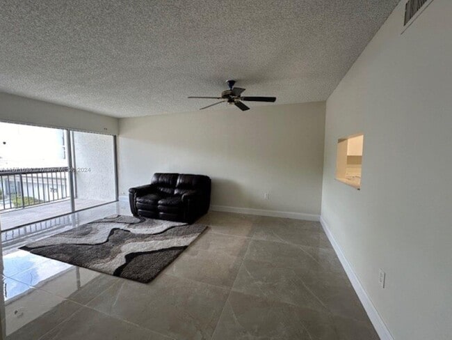 Foto del edificio - 721 N Pine Island Rd