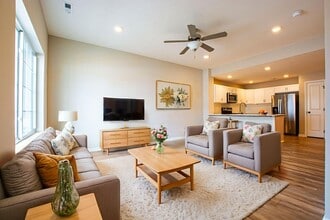 Building Photo - 2259 Aaron Wy