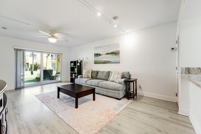 Foto del edificio - 1035 Lake Shore Dr