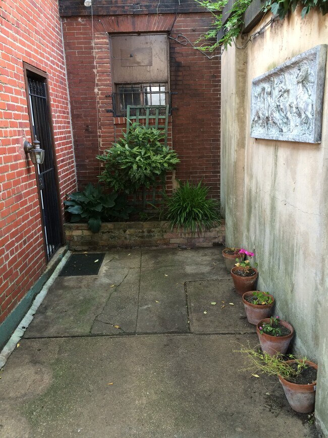 Foto del edificio - 715 N Charles St