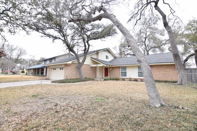 Foto del edificio - 3602 Iroquois Trail