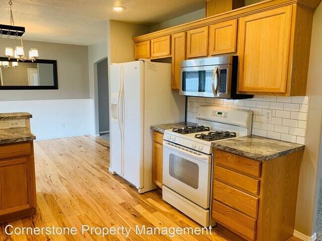 Building Photo - 4 br, 2.5 bath House - 1919 E Lost River Ave
