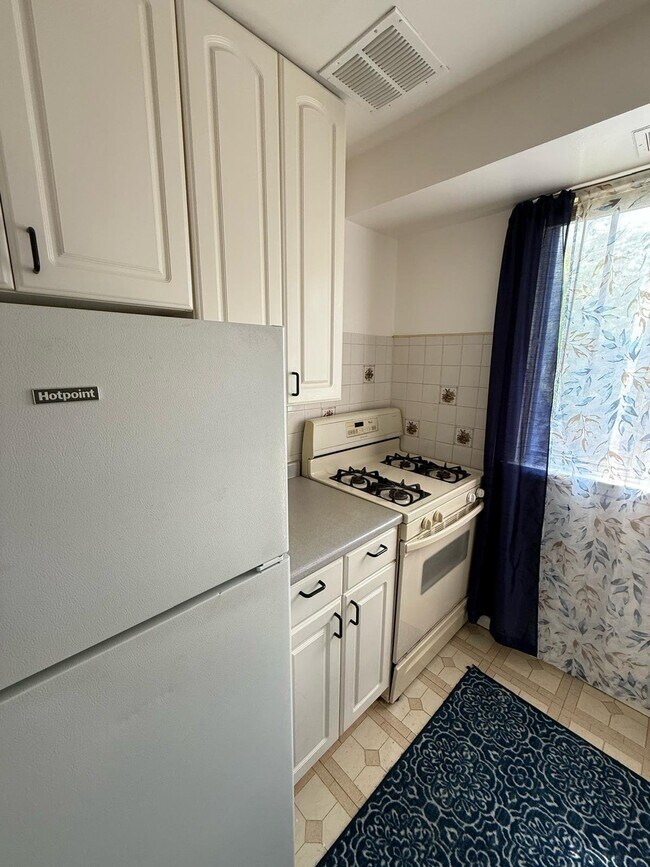 Foto del edificio - 9921 Bustleton Ave