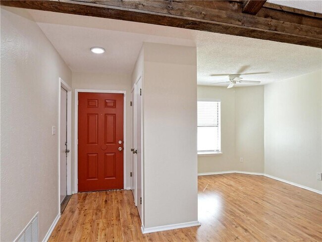 Foto del edificio - 604 Hill Cove