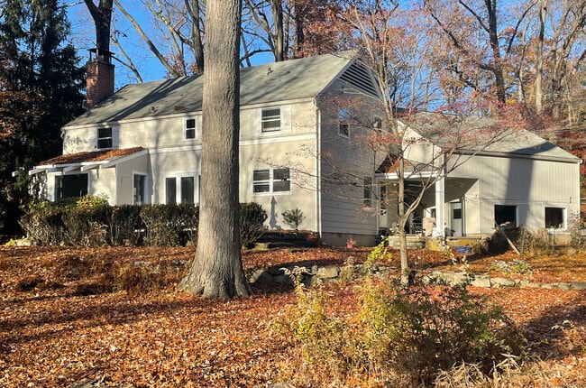 Foto del edificio - 5 Little Brook Rd