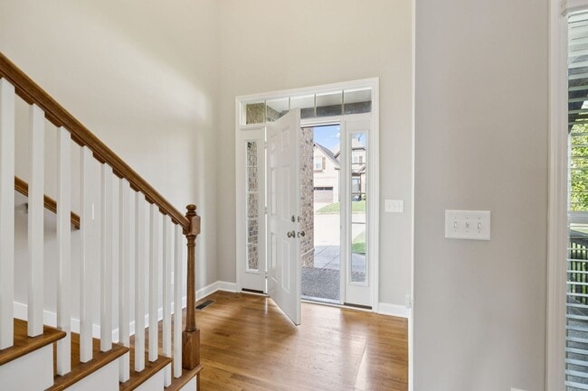 Building Photo - Welcome home to this beautifully maintaine...