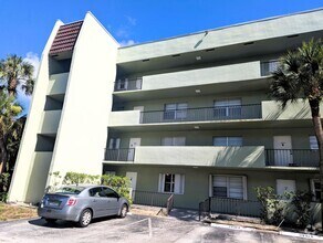 Building Photo - 1638 Embassy Dr