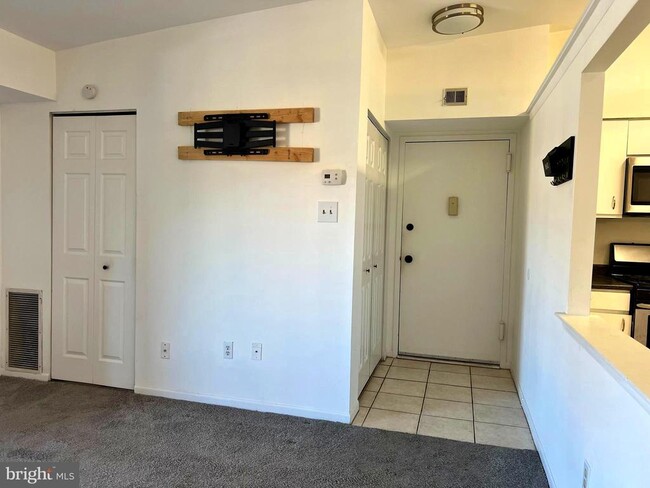 Building Photo - 60202 Delaire Landing Rd