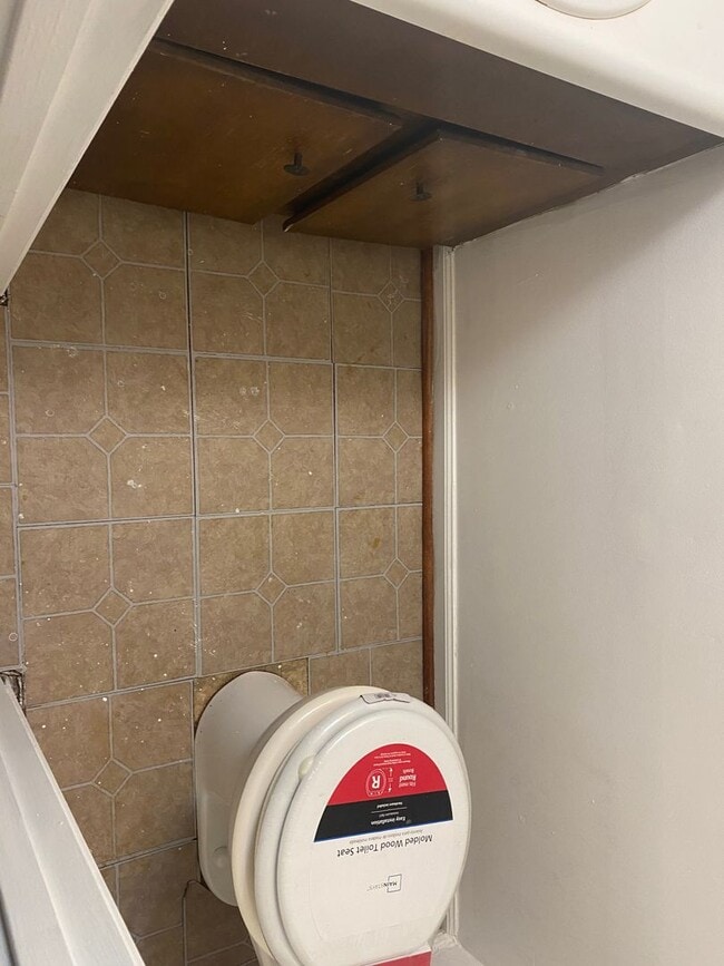 Building Photo - Cozy 2-Bedroom Townhome: Affordable Comfor...