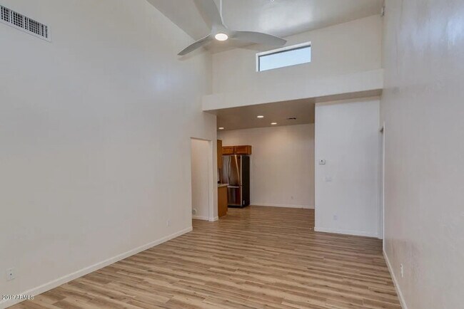Foto del edificio - Stunning 2 bedroom 2-bathroom