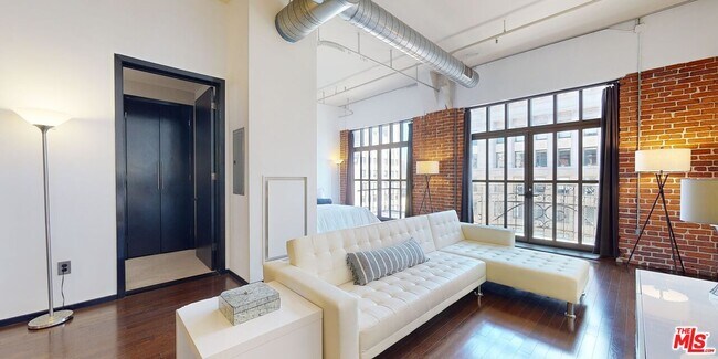 Building Photo - 1645 Vine St