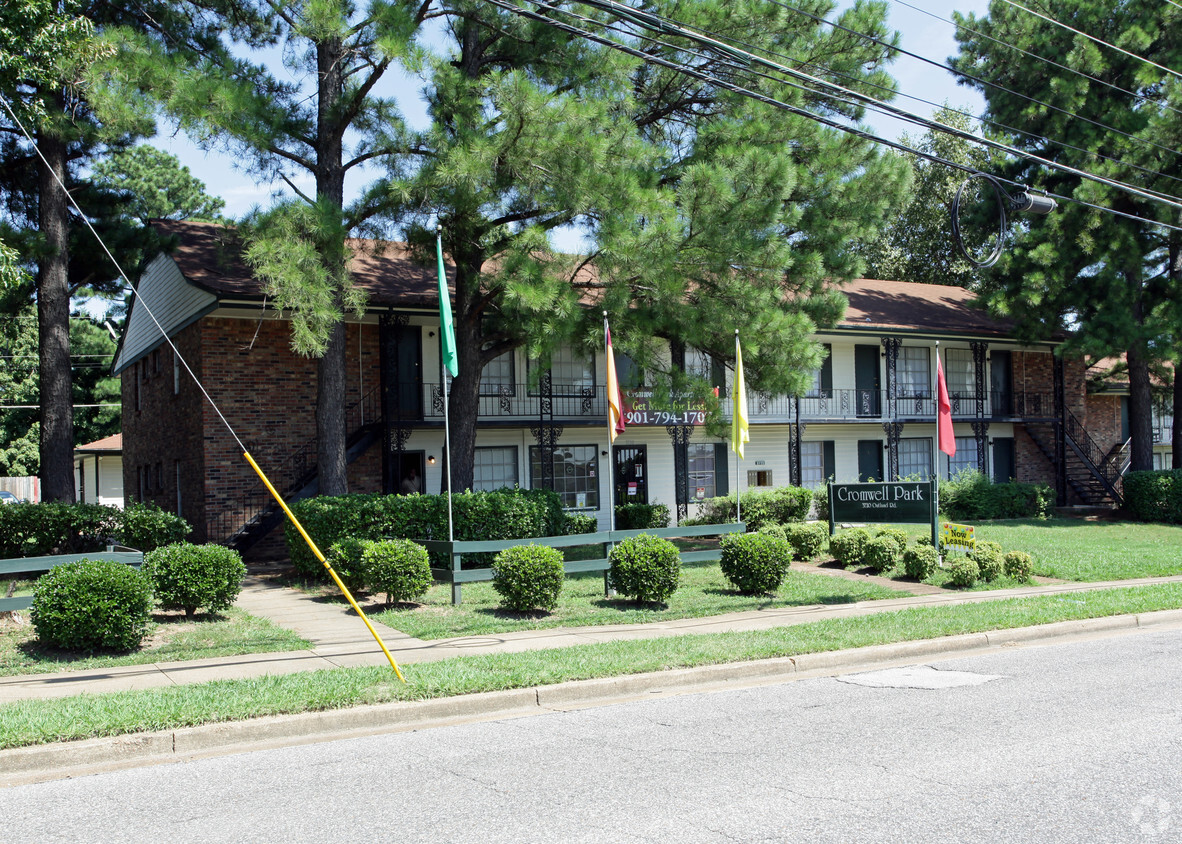 Primary Photo - Cromwell Park Apartments