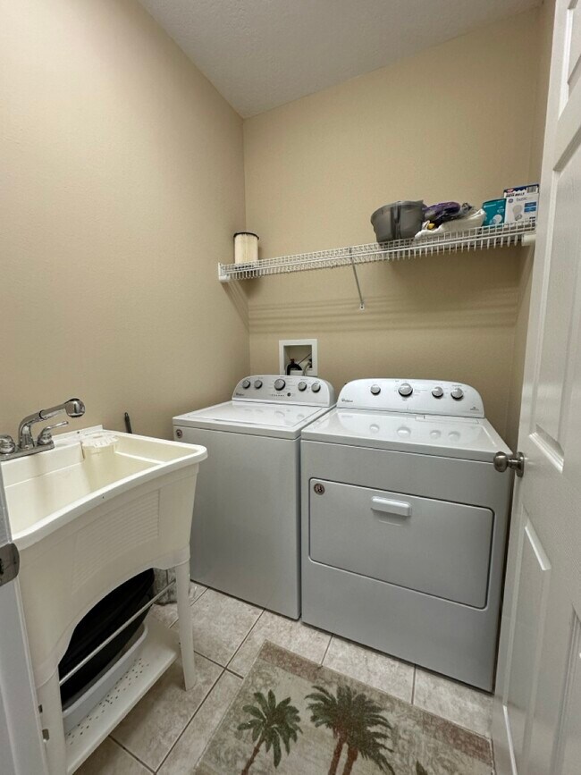 Building Photo - 10222 Devonshire Lake Dr