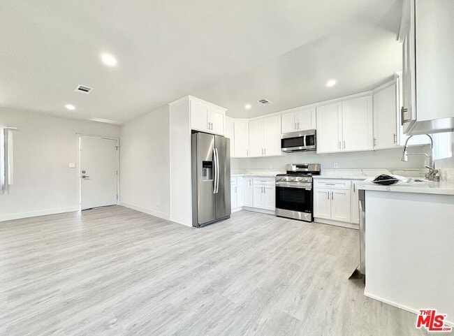 Building Photo - 1118 S Holt Ave