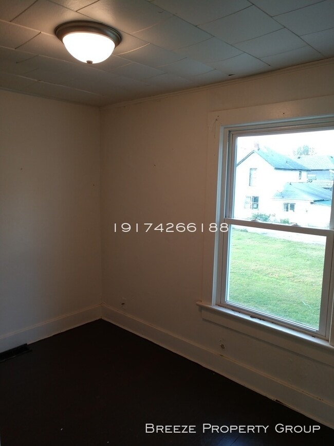 Building Photo - Nice 2 bed 2 bath with off-street parking