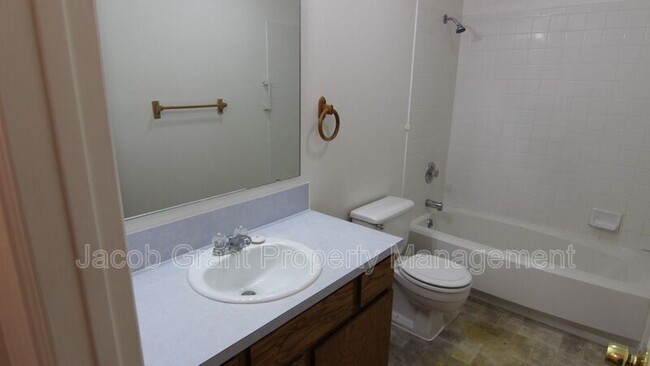 Building Photo - 627 Hoopes Ave