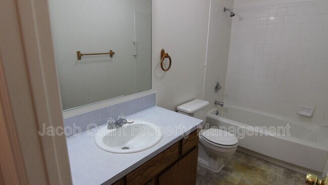 Foto del edificio - 627 Hoopes Ave